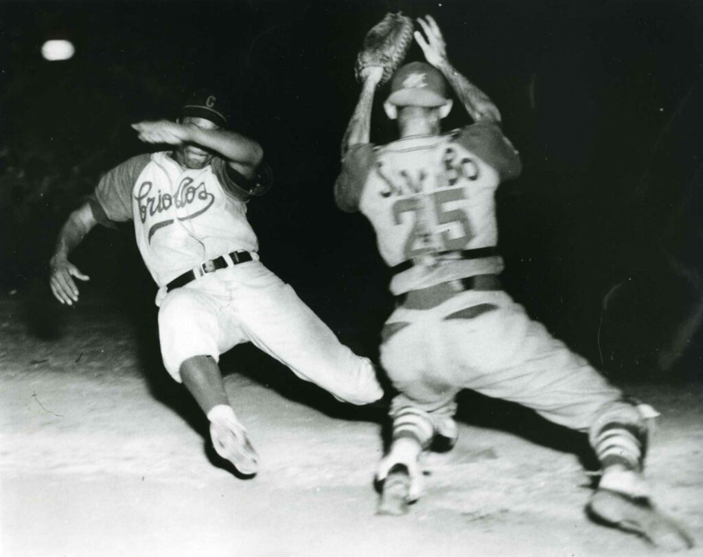 Catcher Earl Taborn in action, Puerto Rico 1950. (Photo: courtesy of Rose Marie Taborn)